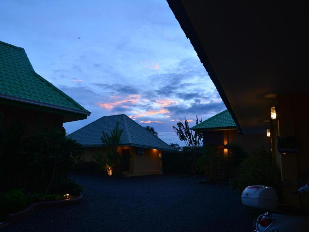 Sucholtee Resort Сурат Тхани Екстериор снимка
