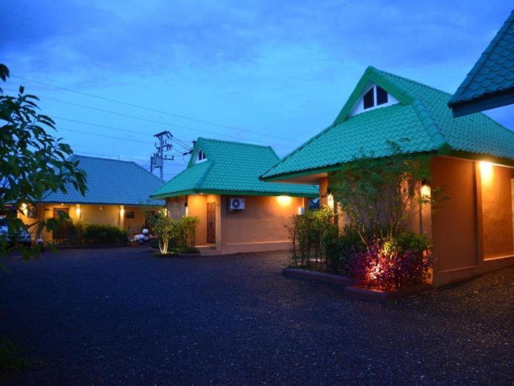 Sucholtee Resort Сурат Тхани Екстериор снимка