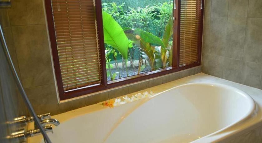 Sucholtee Resort Сурат Тхани Екстериор снимка