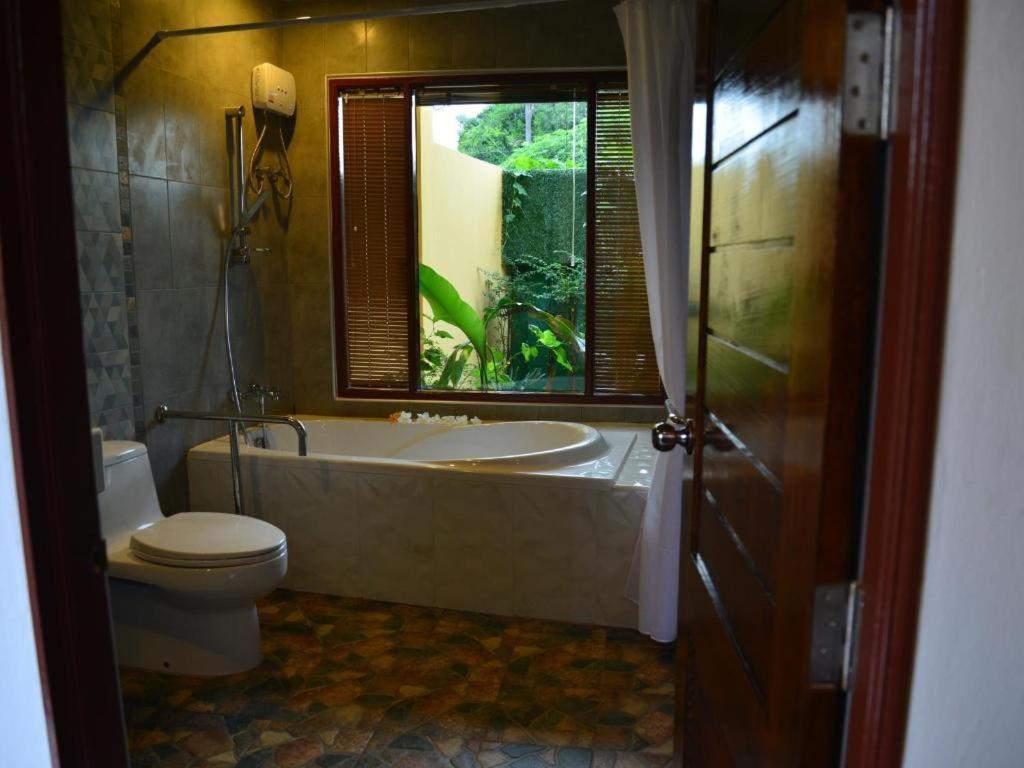 Sucholtee Resort Сурат Тхани Екстериор снимка
