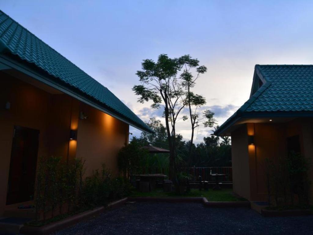 Sucholtee Resort Сурат Тхани Екстериор снимка