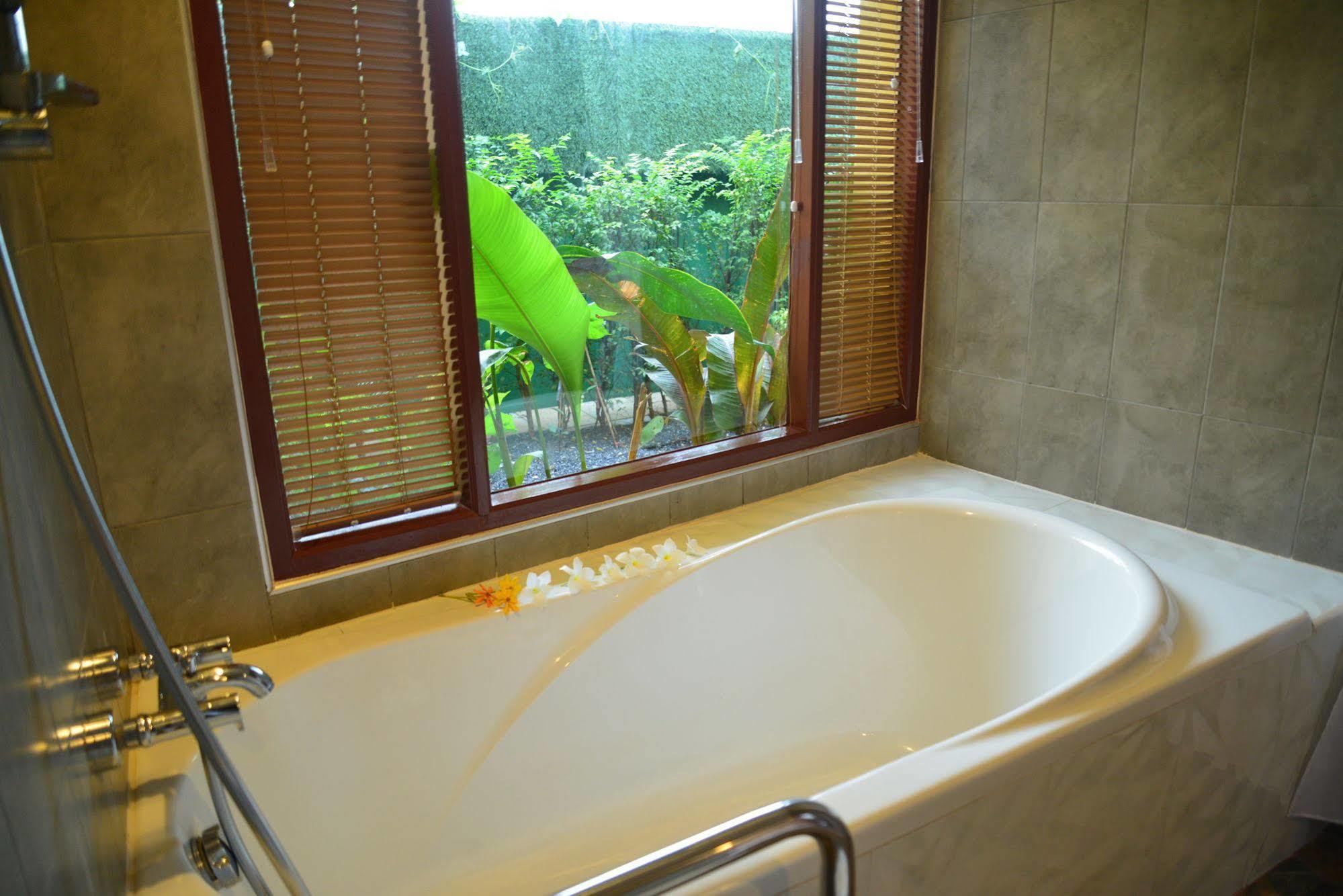 Sucholtee Resort Сурат Тхани Екстериор снимка