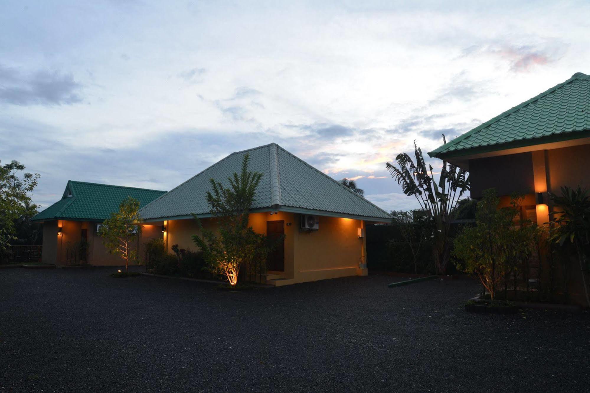 Sucholtee Resort Сурат Тхани Екстериор снимка